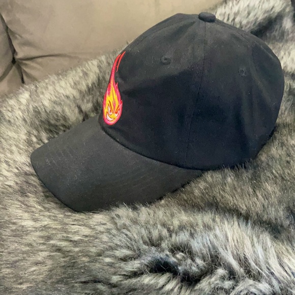 Black Dad Hat with Logo 🔥 - Picture 3 of 4